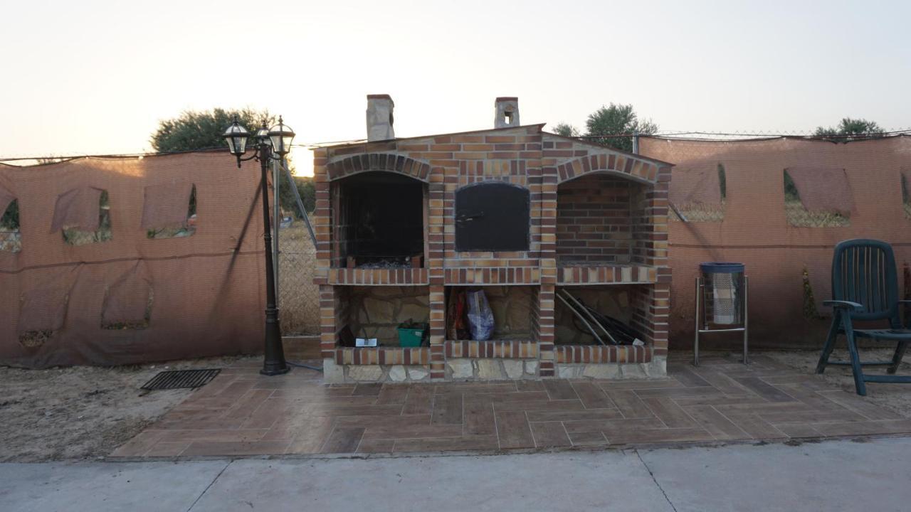 Cuchi Farm Chinchón Exterior foto